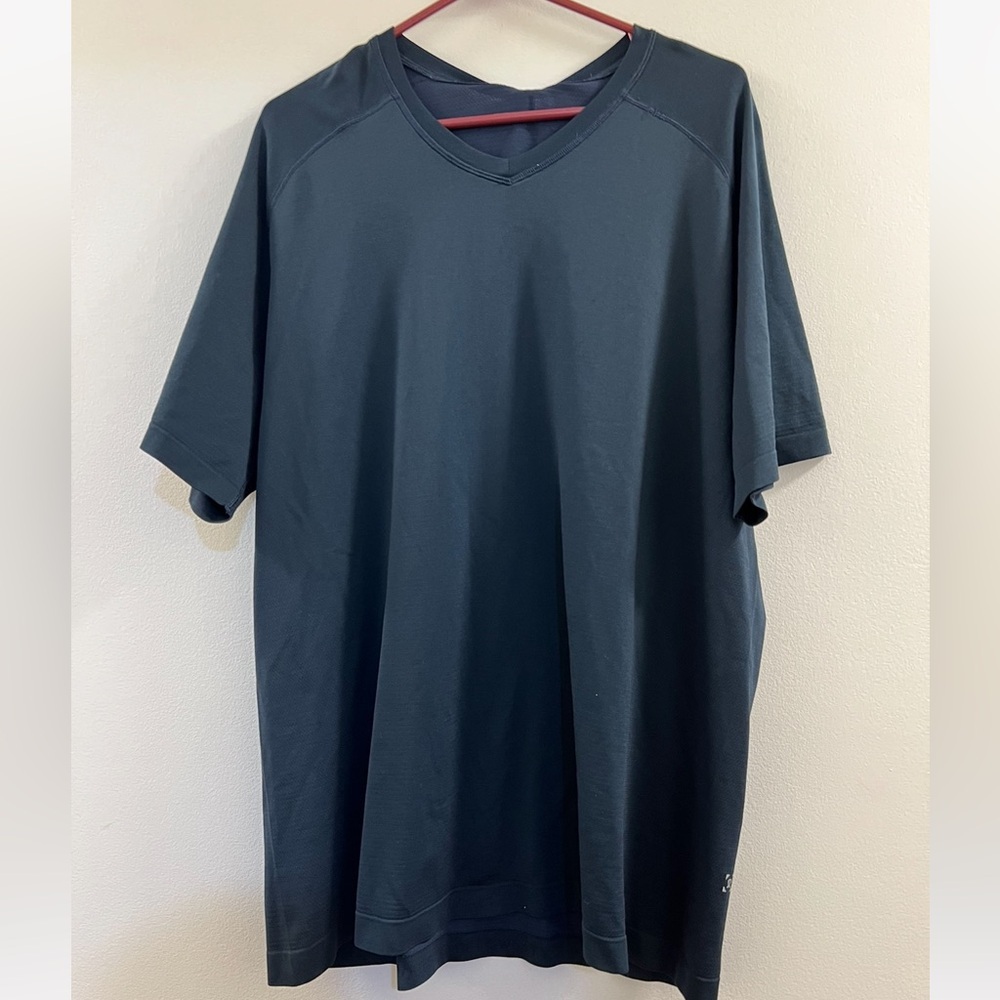 17. Lululemon Mens “Metal Vent Tech” Short Sleeve Tee